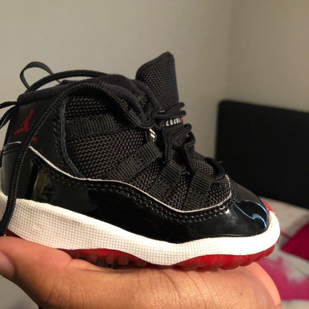 Jordan retro 11 size 4c black/red